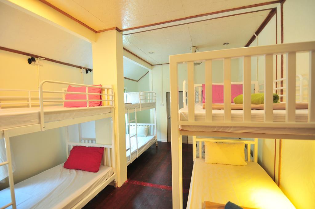 October Hostel Phi Phi Don Exterior photo