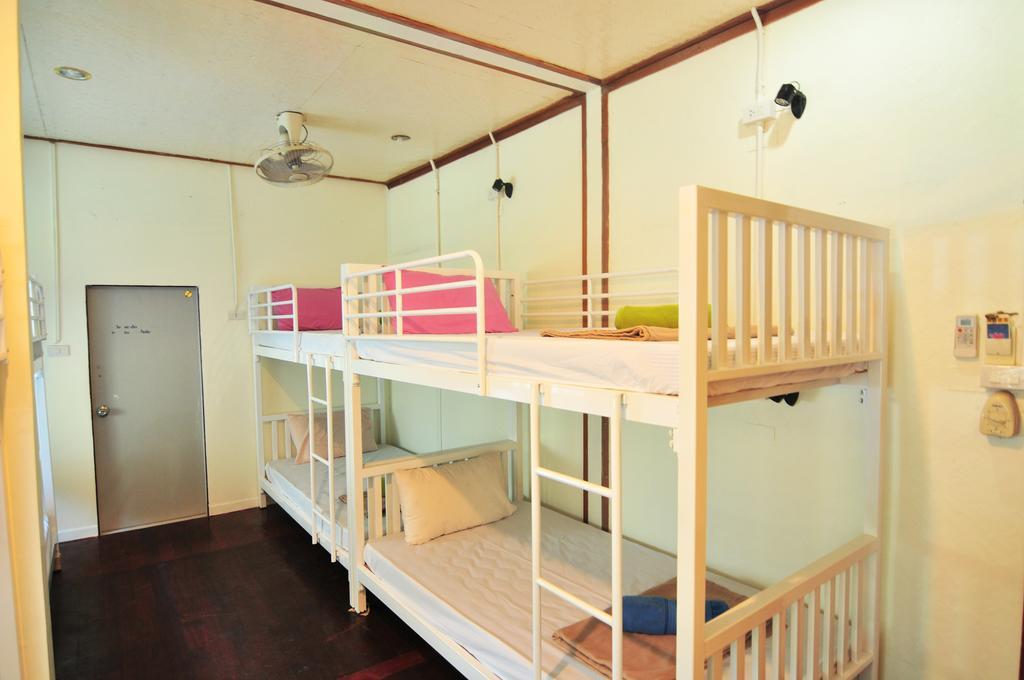 October Hostel Phi Phi Don Exterior photo