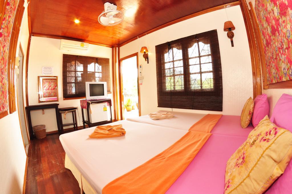 October Hostel Phi Phi Don Room photo