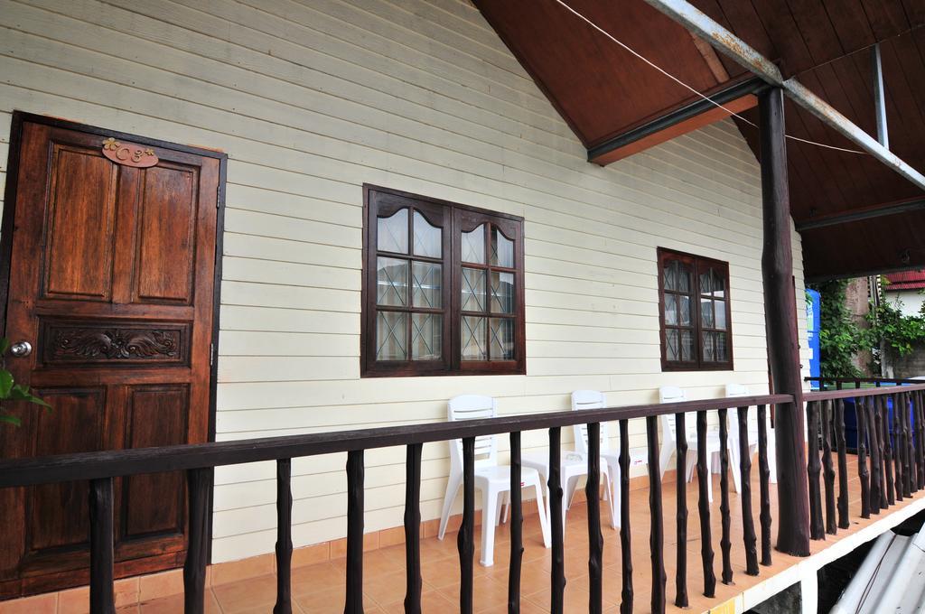 October Hostel Phi Phi Don Exterior photo