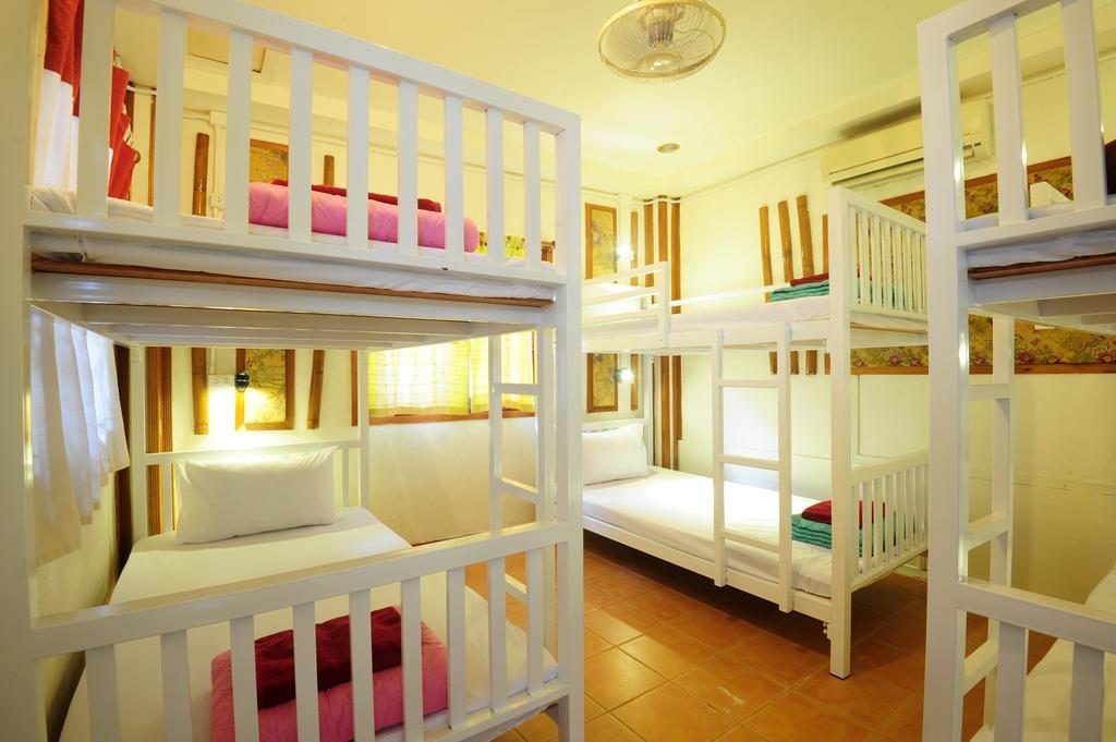 October Hostel Phi Phi Don Exterior photo