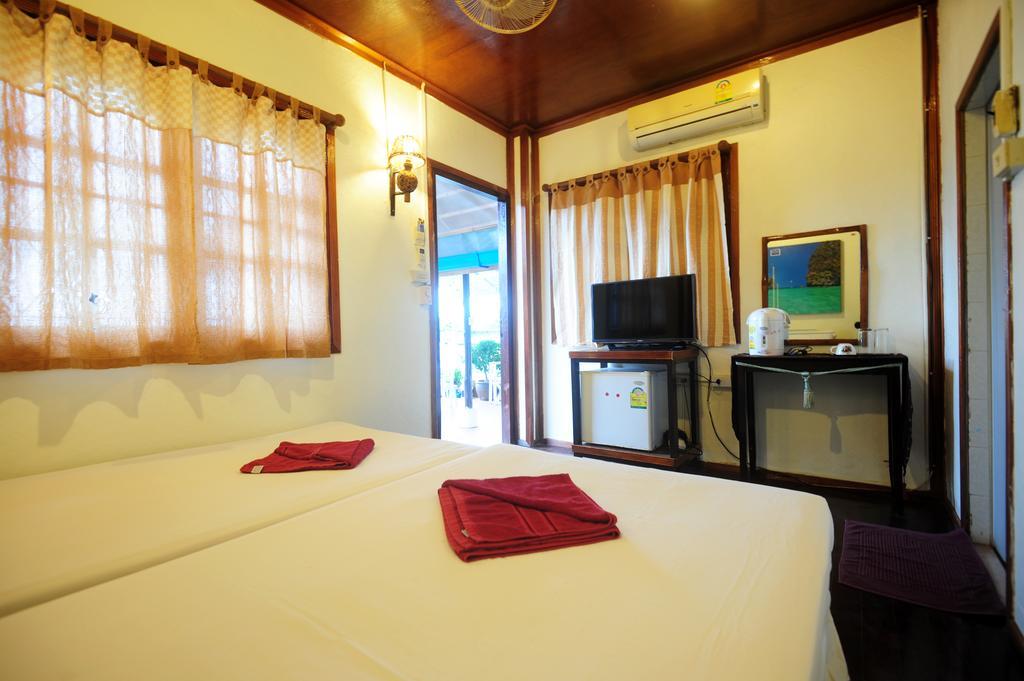 October Hostel Phi Phi Don Exterior photo