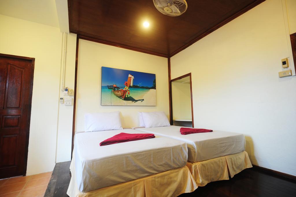 October Hostel Phi Phi Don Exterior photo