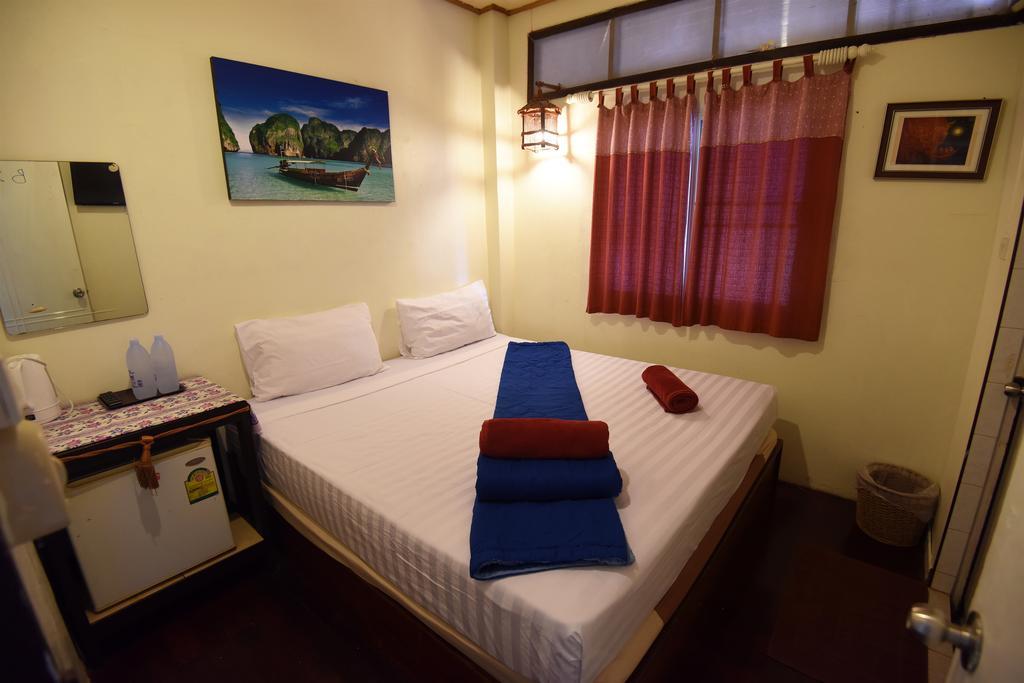 October Hostel Phi Phi Don Exterior photo